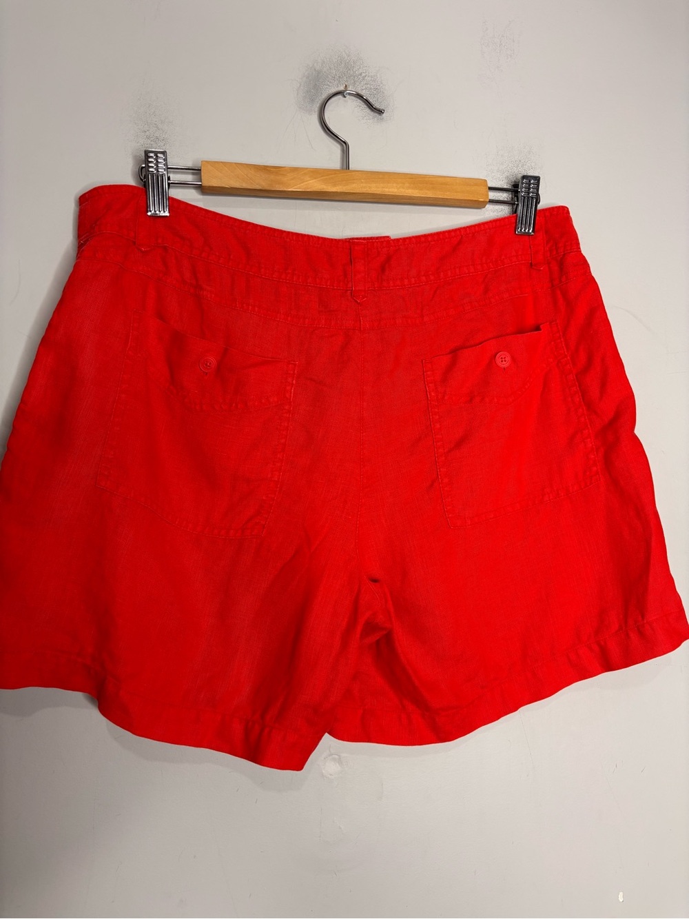 Tommy Bahama Leigh Fit Linen Vibrant Red Shorts, Size 10 - Picture 5 of 10